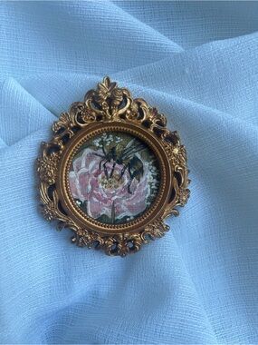 Bee & Bloom – Mini Original Acrylic Magnet